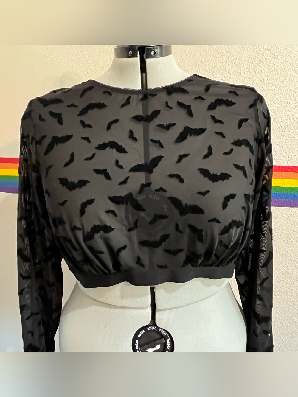 Torrid mesh bat crop top - Picture 2 of 6